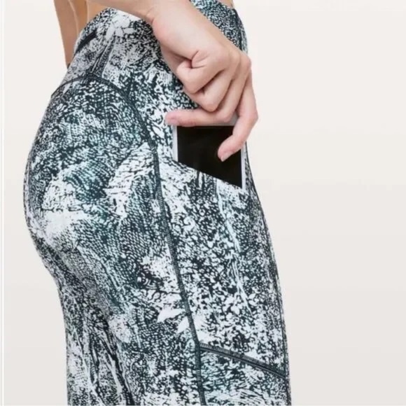Lululemon Speed Up Tight *Full-On Luxtreme 28" Wildwood Multi 45484 - Picture 3 of 16